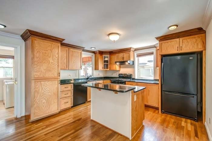 1604 Long Ave - Photo 3 of 12