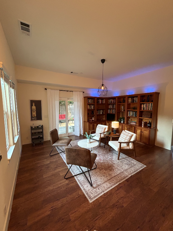 2239 Hutchinson St - Photo 3 of 20