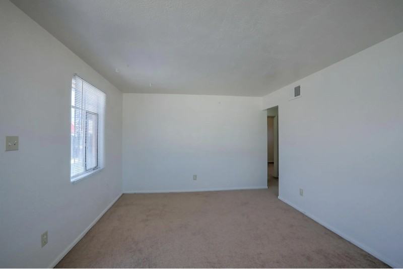 3516 Crest Ave Se - Photo 2 of 16