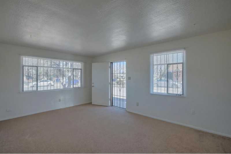 3516 Crest Ave Se - Photo 3 of 16