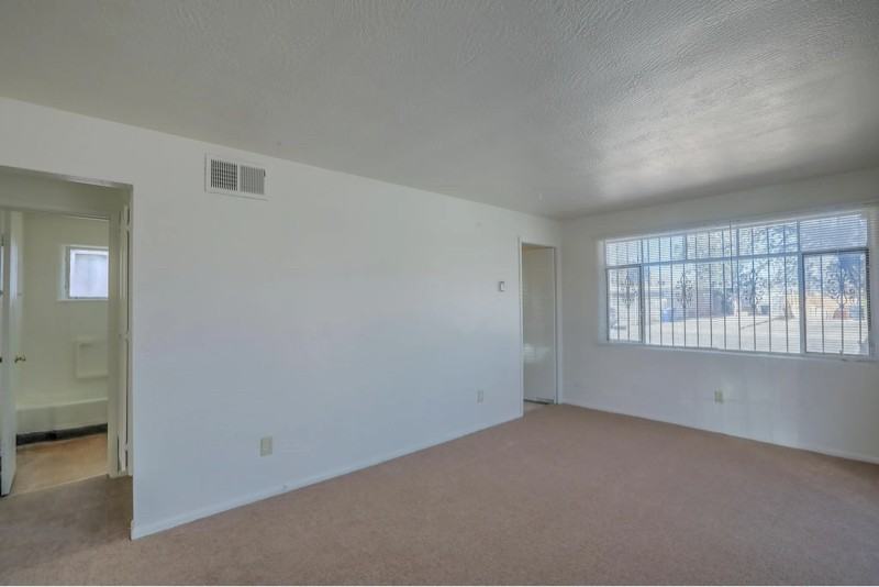 3516 Crest Ave Se - Photo 4 of 16