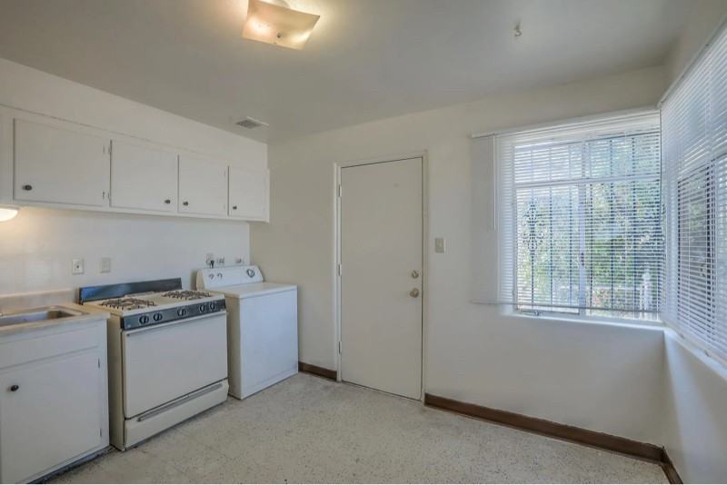 3516 Crest Ave Se - Photo 5 of 16