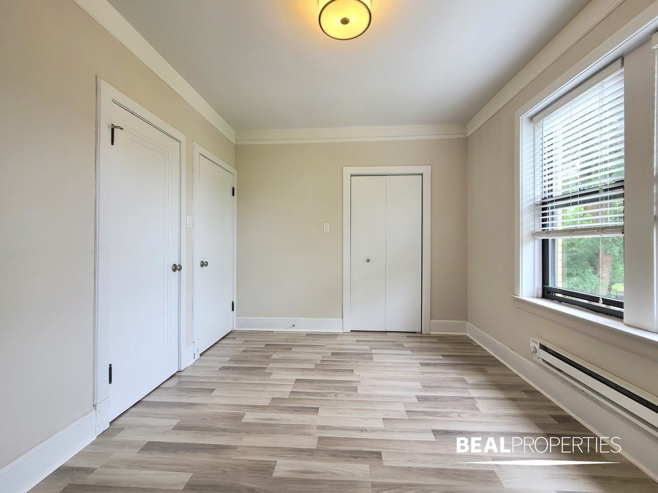 2327 N Rockwell St - Photo 4 of 17