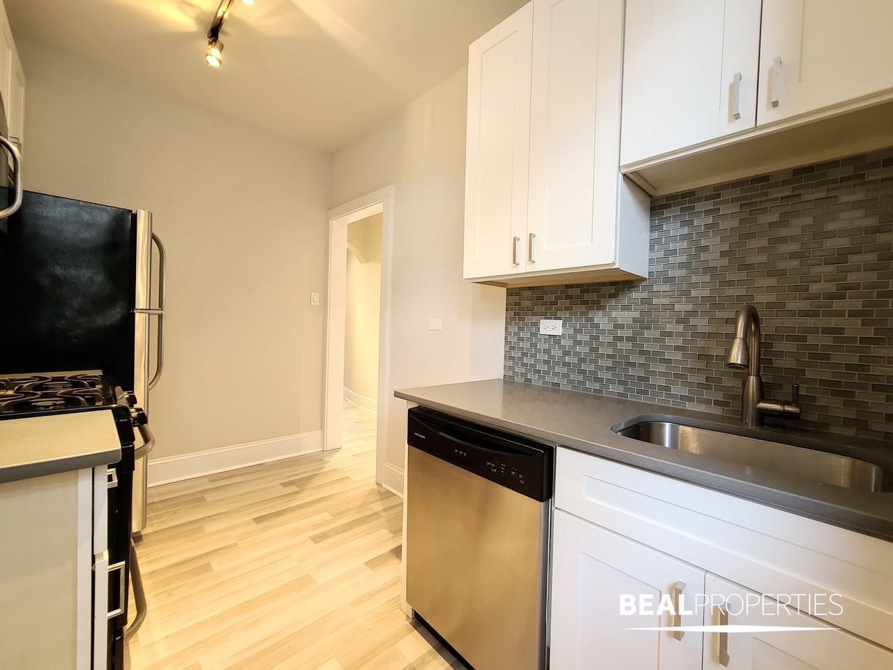 2327 N Rockwell St - Photo 5 of 17