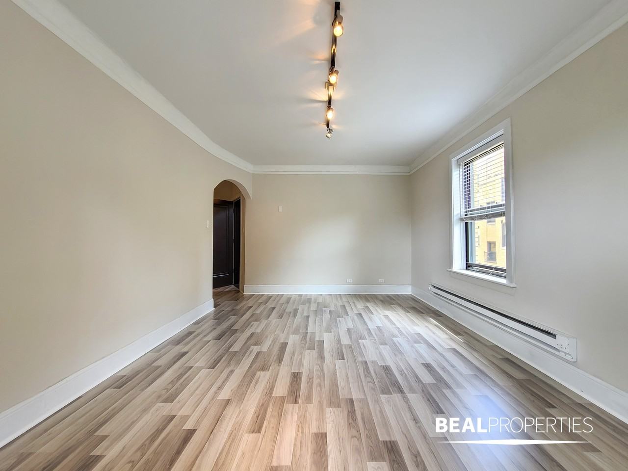 2327 N Rockwell St - Photo 6 of 17