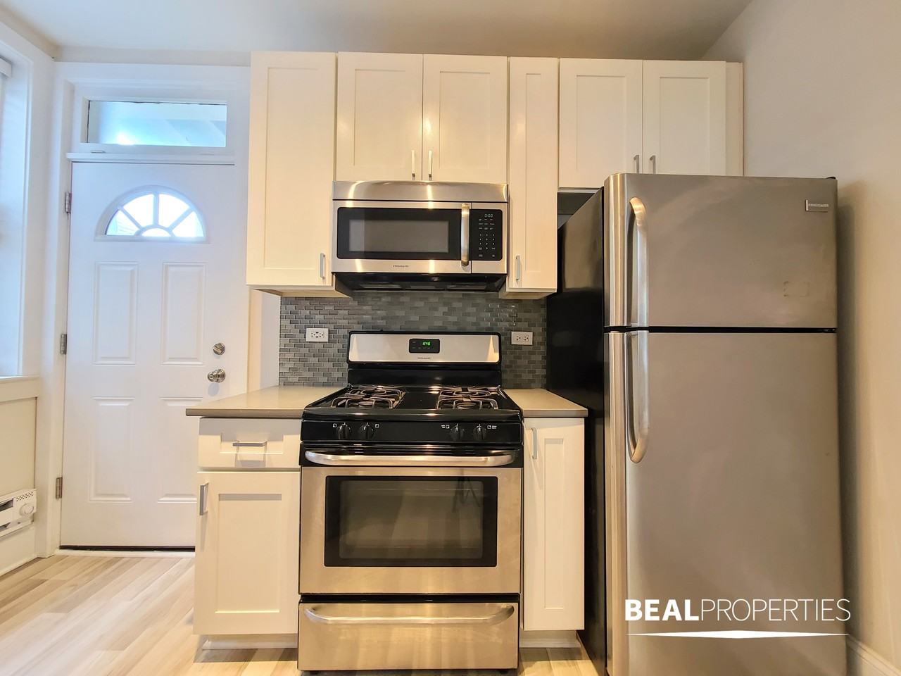 2327 N Rockwell St - Photo 7 of 17