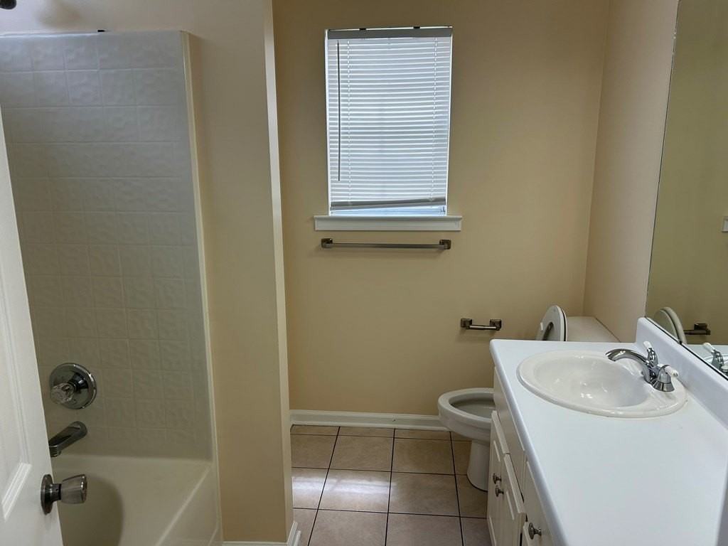 240 Princeton Dr - Photo 7 of 14