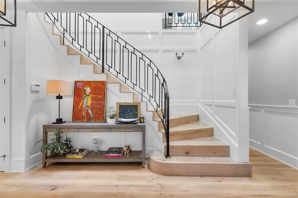 1728 Laurel Ave - Photo 2 of 8