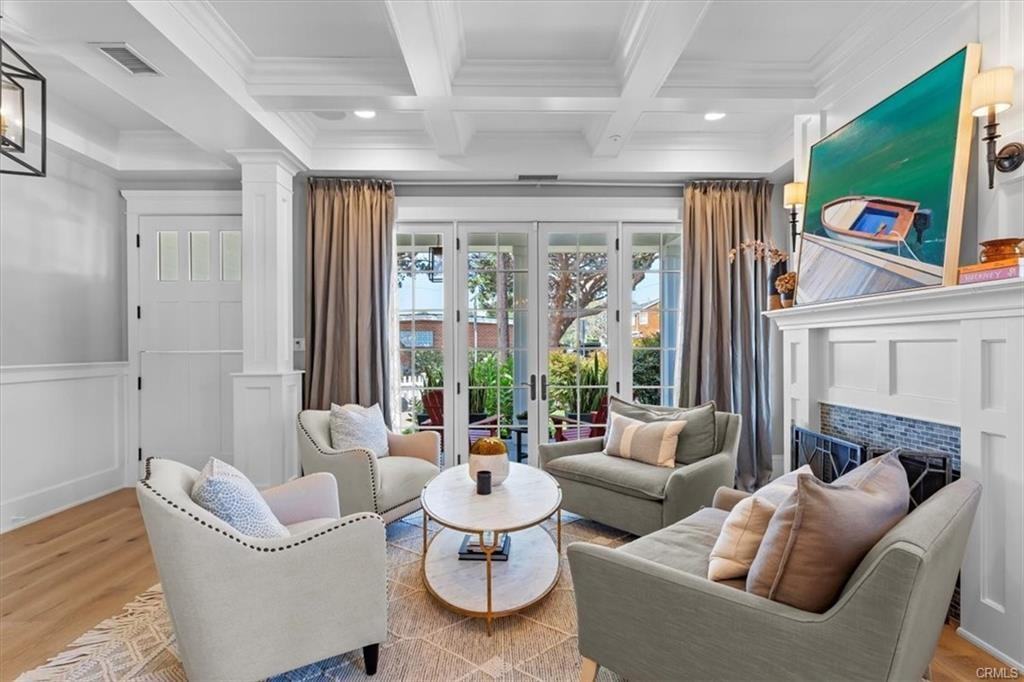 1728 Laurel Ave - Photo 3 of 8