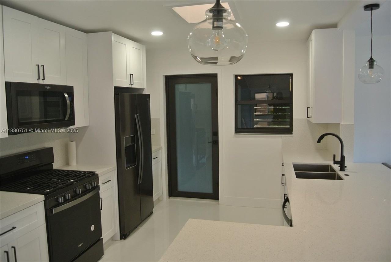 10230 Dolphin Rd #1 - Photo 4 of 28