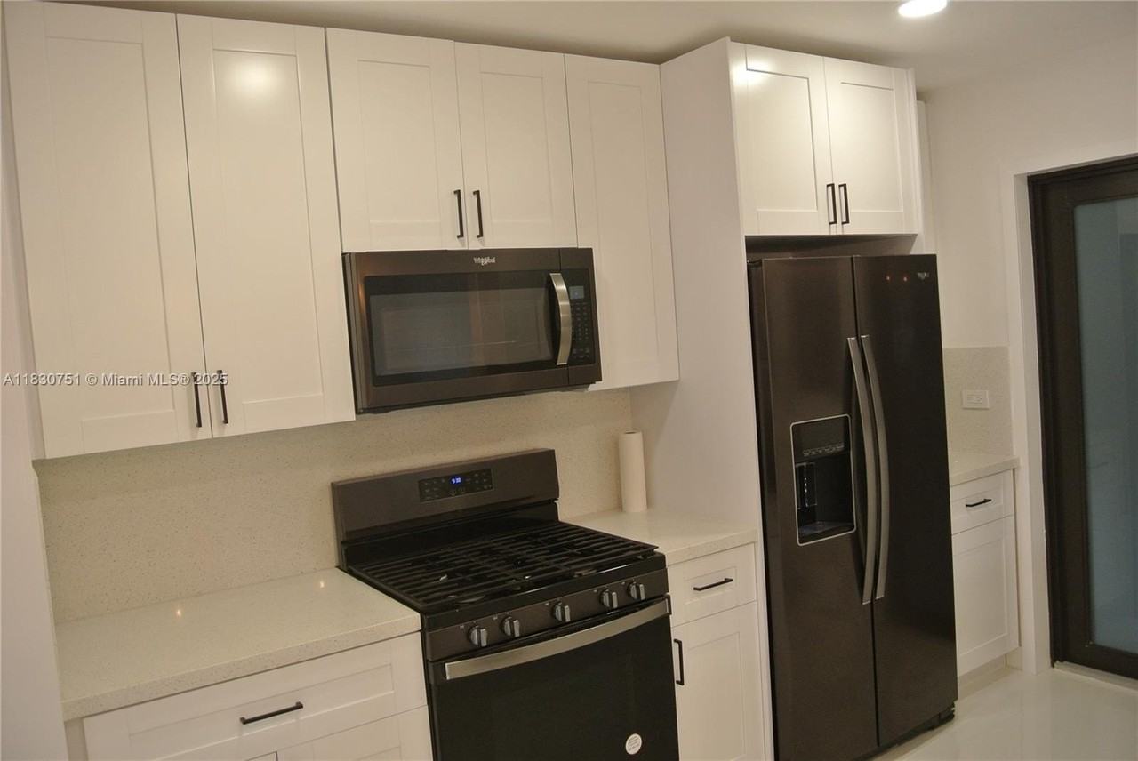 10230 Dolphin Rd #1 - Photo 6 of 28