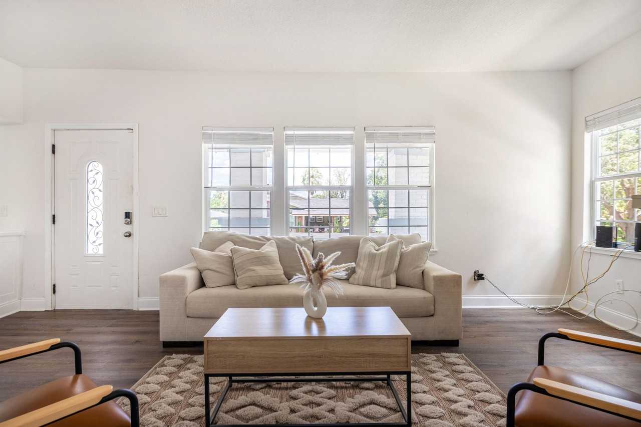 E Broad St - Photo 3 of 15