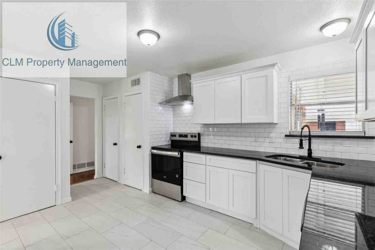 2139 Van Cleave Drive - Photo 2 of 11