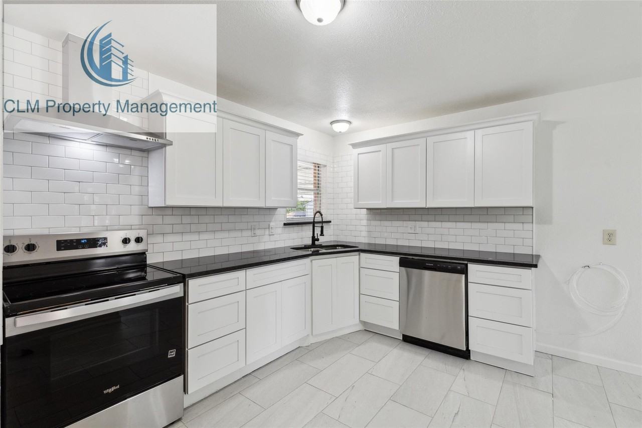 2139 Van Cleave Drive - Photo 3 of 11