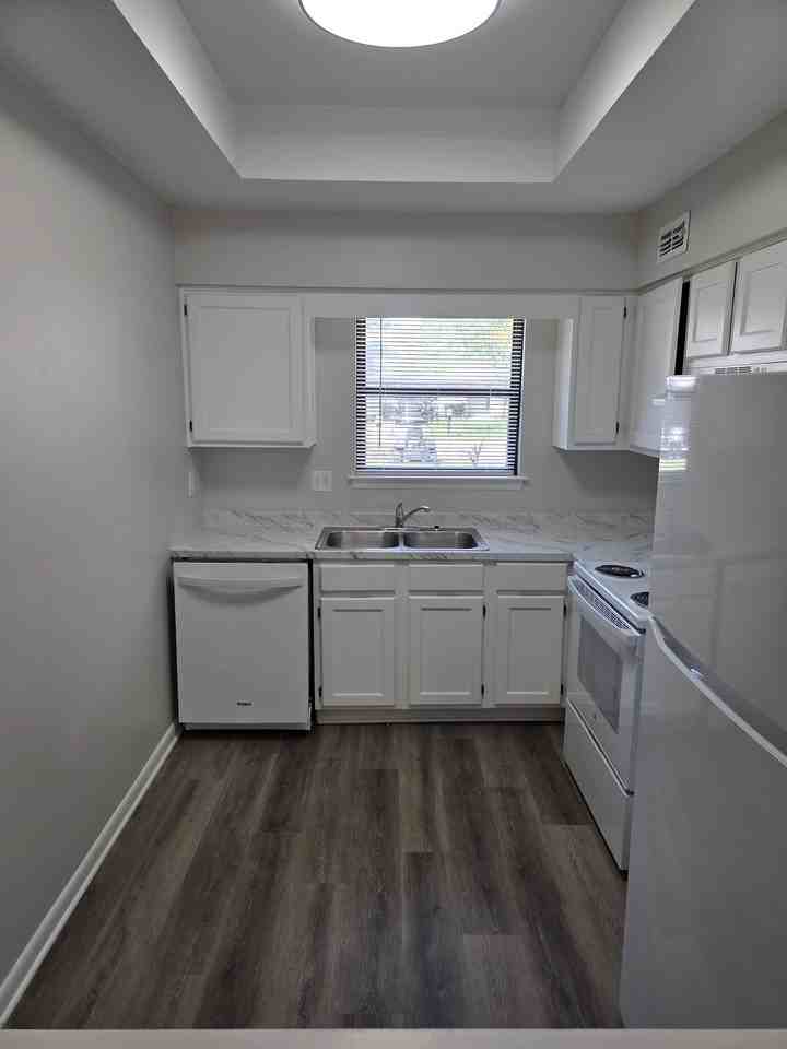 Dogwood 1681 - Photo 2 of 14