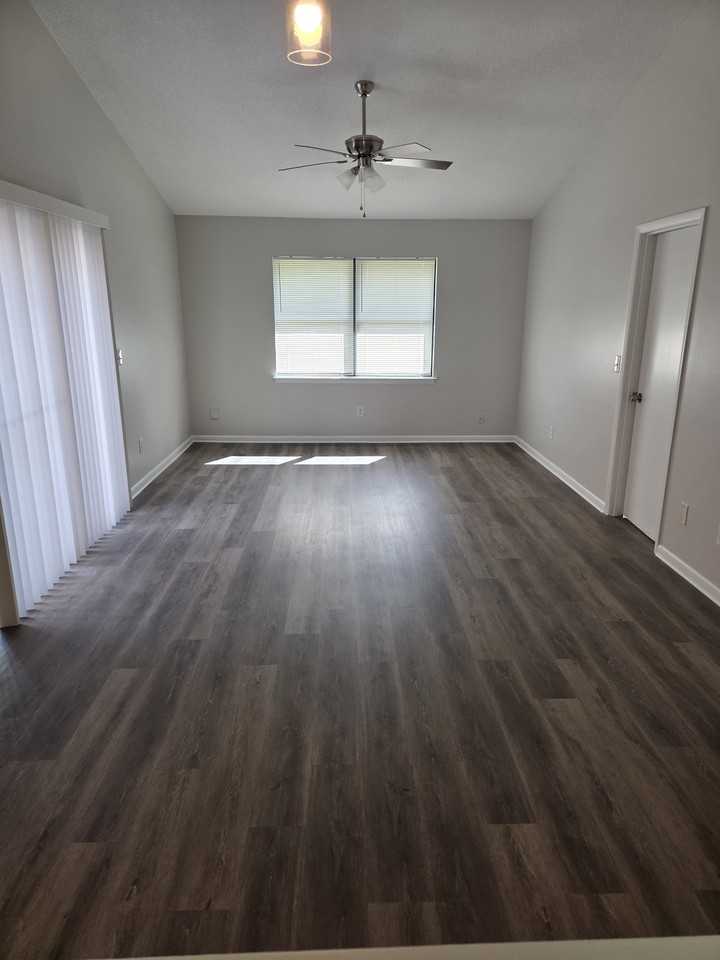 Dogwood 1681 - Photo 3 of 14