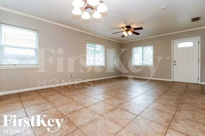 3113 Union St N - Photo 2 of 15