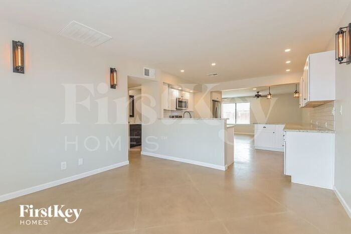 3656 E Sylvane St - Photo 3 of 15