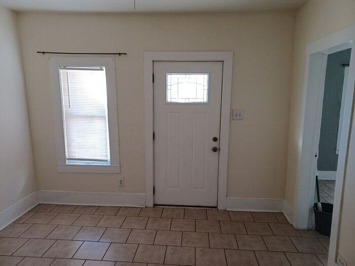 513 Se 12th Ave - Photo 2 of 7