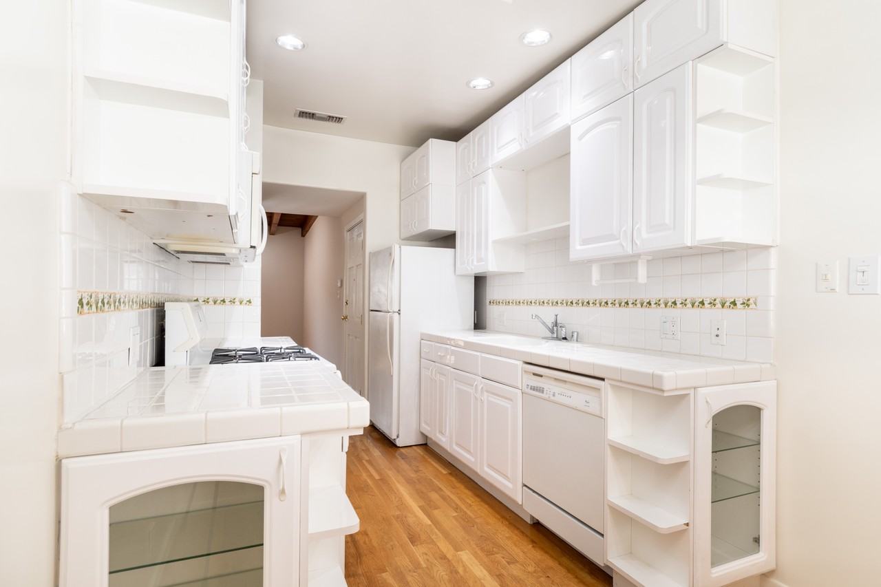 11669 Mayfield Ave #4 - Photo 3 of 17