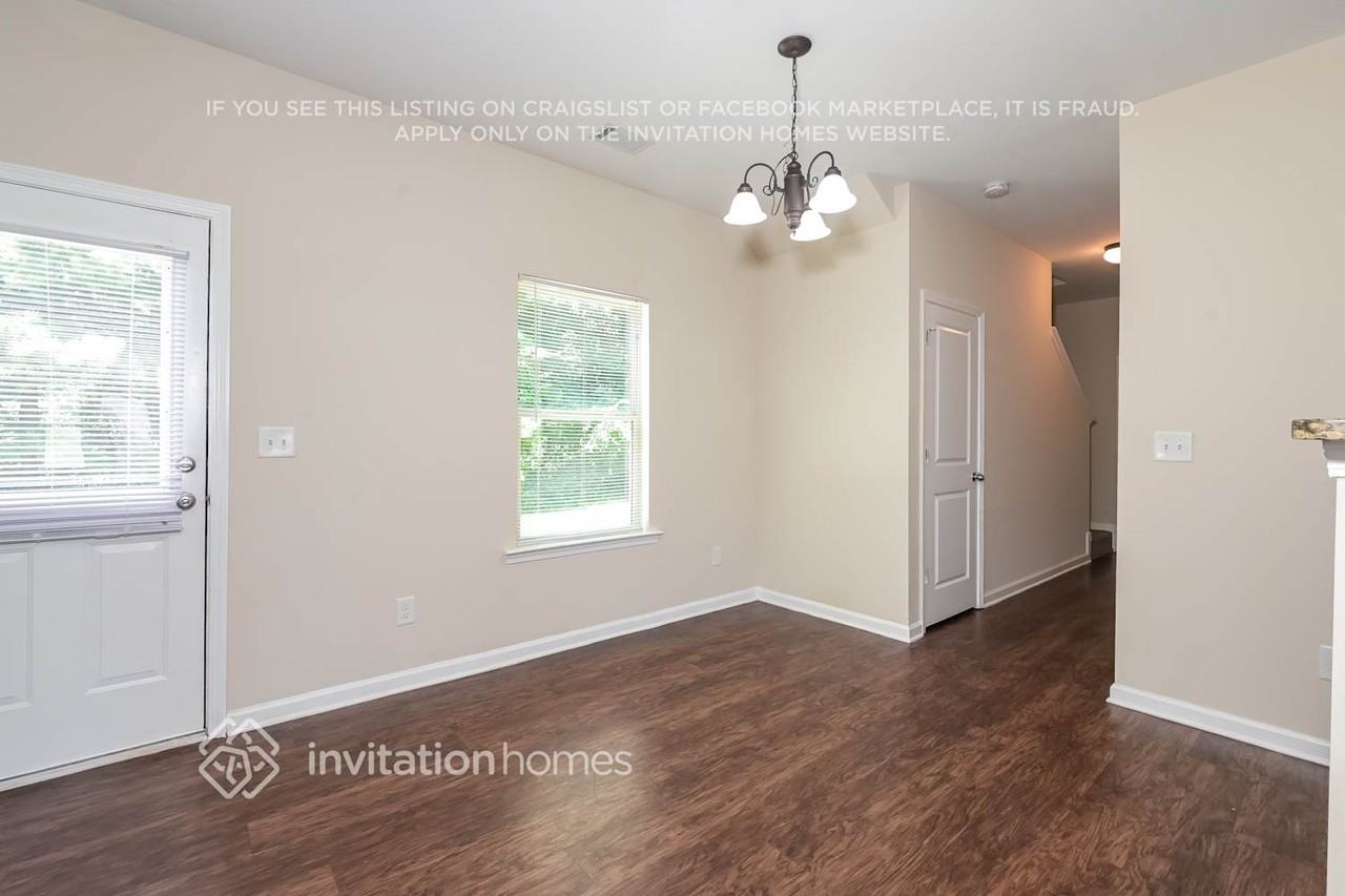 389 Village Broad St - Photo 5 of 17