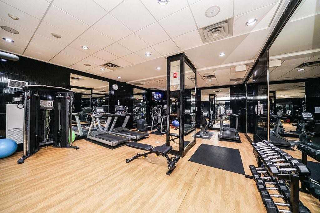 310 Burnhamthorpe Road West - Photo 4 of 7