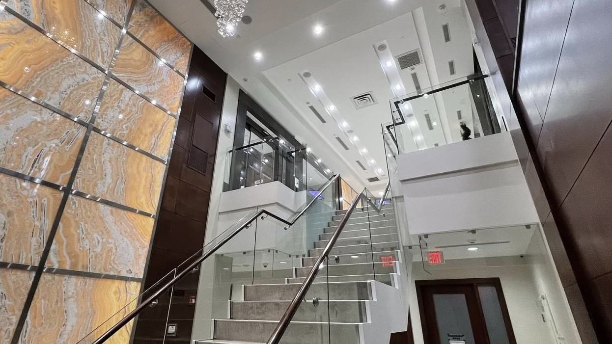 310 Burnhamthorpe Road West - Photo 6 of 7