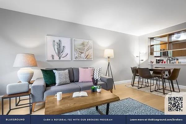 W 15th St #4C - Photo 4 of 20