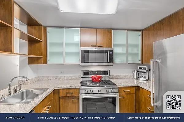 W 15th St #4C - Photo 6 of 20