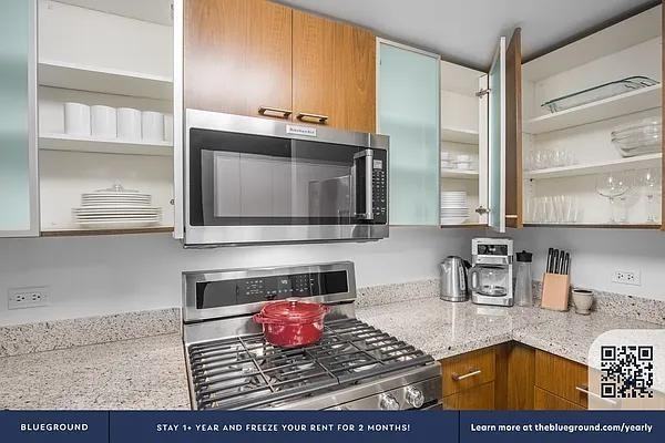 W 15th St #4C - Photo 7 of 20