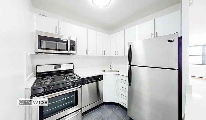 E 16th St #3A - Photo 4 of 12