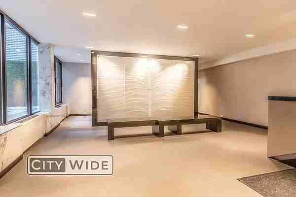 E 16th St #2A - Photo 6 of 20