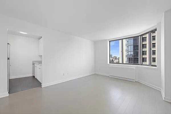 W 24th St #8D - Photo 3 of 20