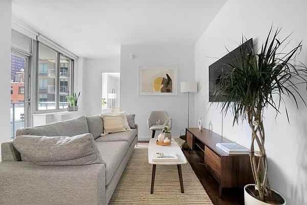 W 26th St #3U - Photo 4 of 20