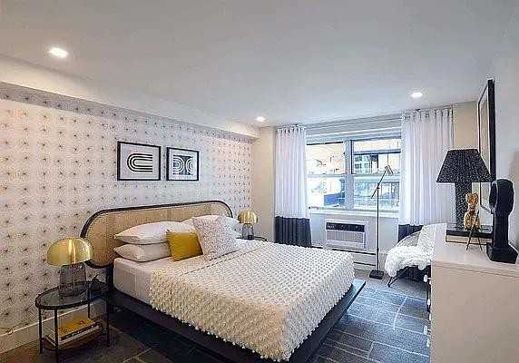 E 12th St #2C - Photo 5 of 20