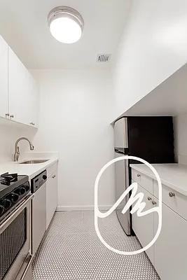 W 16th St #9F - Photo 3 of 20