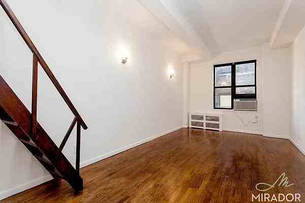 W 16th St #9F - Photo 7 of 20