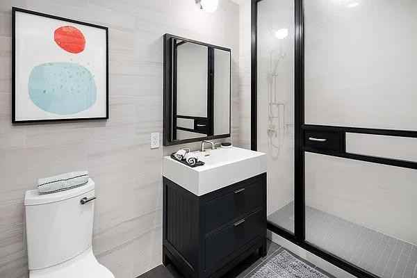 E 14th St #225 - Photo 4 of 20