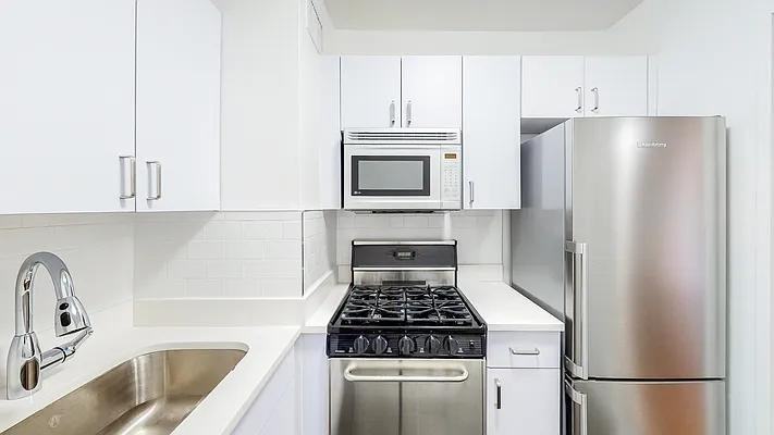 5th Ave #3P - Photo 2 of 8