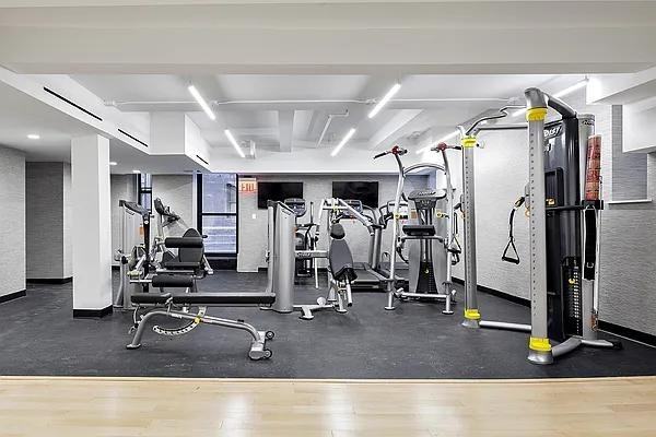 W 25th St #2C - Photo 7 of 20