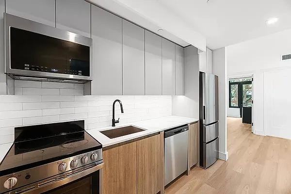 Pitt St #12C - Photo 4 of 20