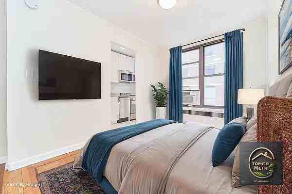 E 24th St #5K - Photo 2 of 20