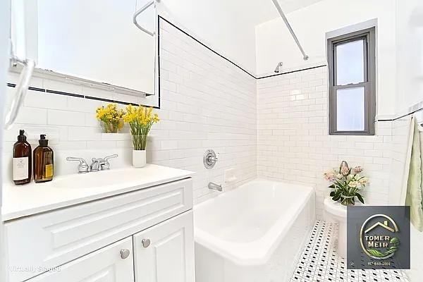 E 24th St #5K - Photo 3 of 20