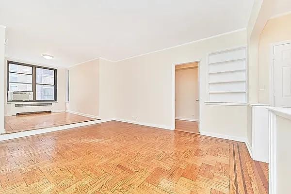 E 24th St #5K - Photo 4 of 20