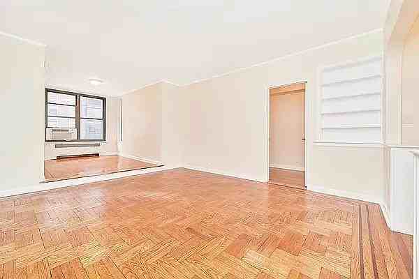 E 24th St #5K - Photo 6 of 20