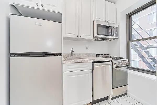 E 24th St #5K - Photo 7 of 20