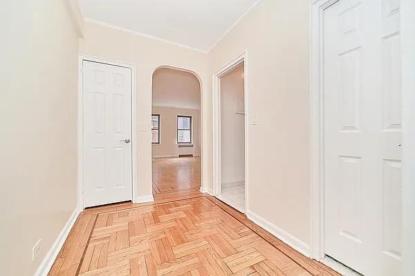 E 24th St #4C - Photo 3 of 20