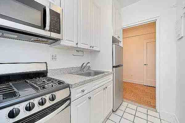 E 24th St #4C - Photo 6 of 20