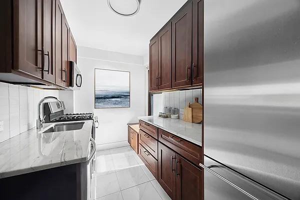 W 16th St #6F - Photo 3 of 9