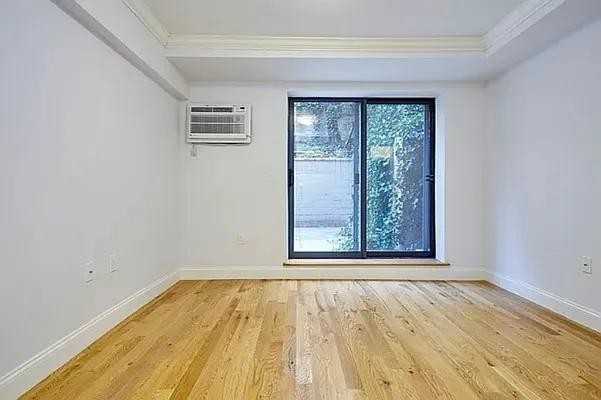 E 22nd St #GLA - Photo 5 of 11